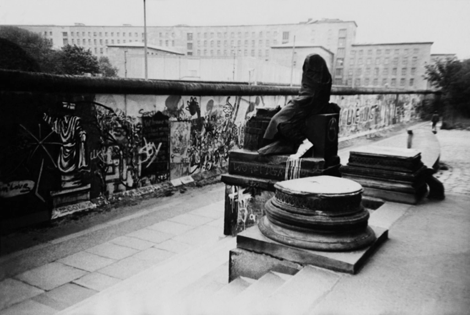 Searching of Re - Berlin, 1989
