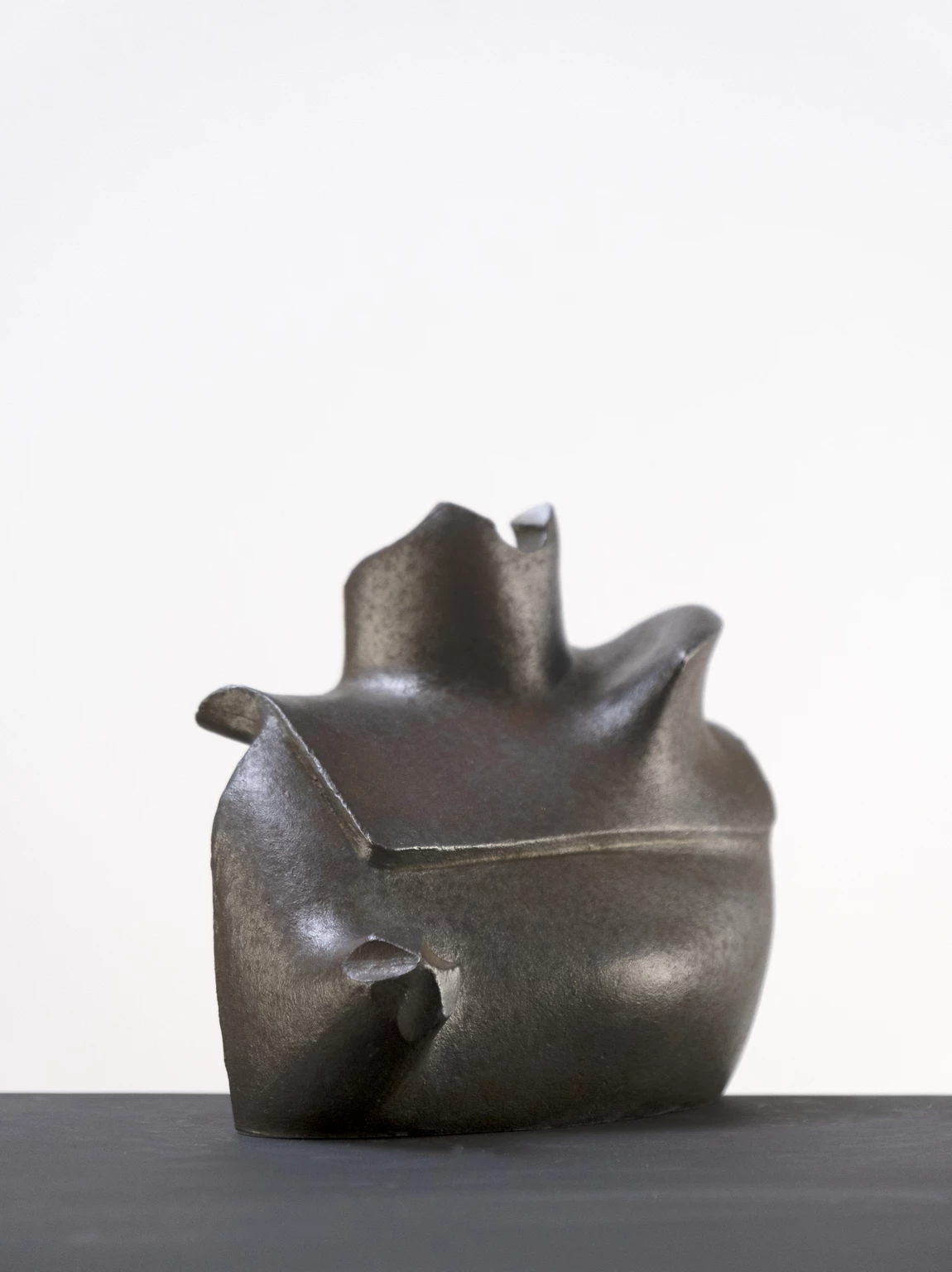 Harcos II., 1988 - öntöttvas, 16 x 18 x 10 cm