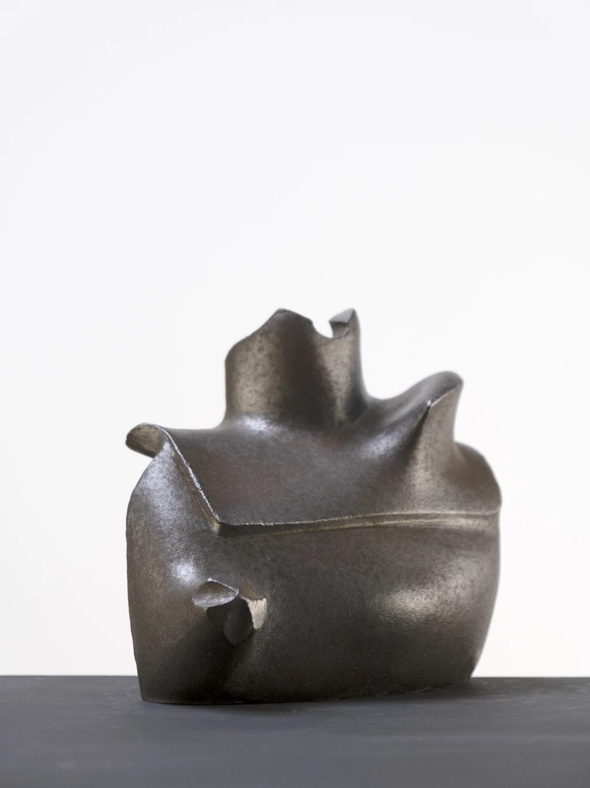 Harcos II., 1988 - öntöttvas, 16 x 18 x 10 cm