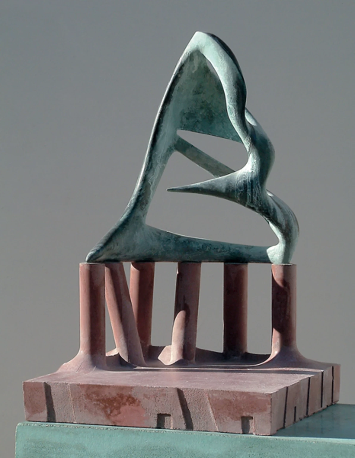 Spirál Transzformáció II., 1998 - anyagában színezett beton, 47 x 30 x 30 cm