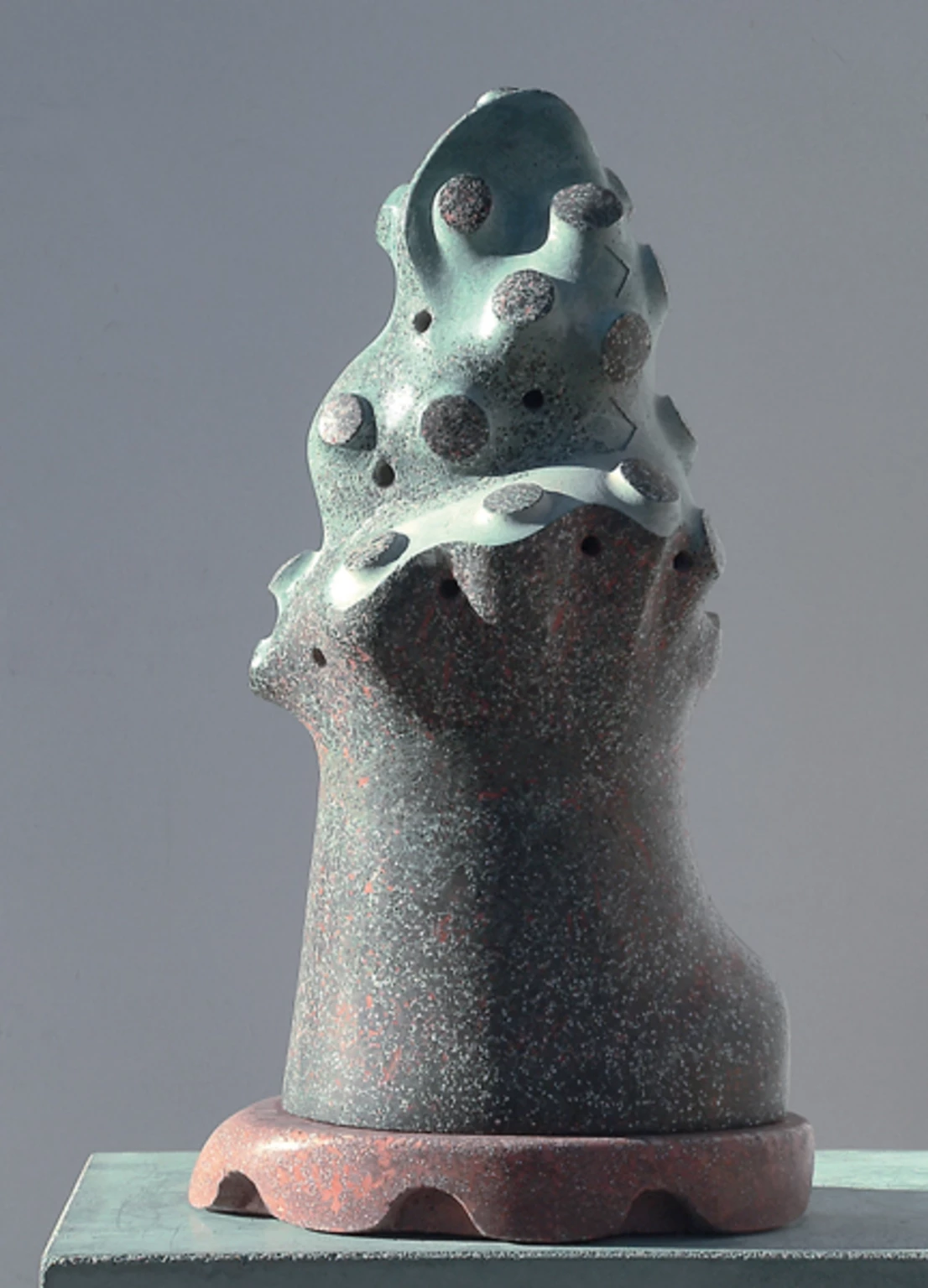 Spirál Transzformáció V., 1999 - anyagában színezett beton, 47 x 26 x 18 cm