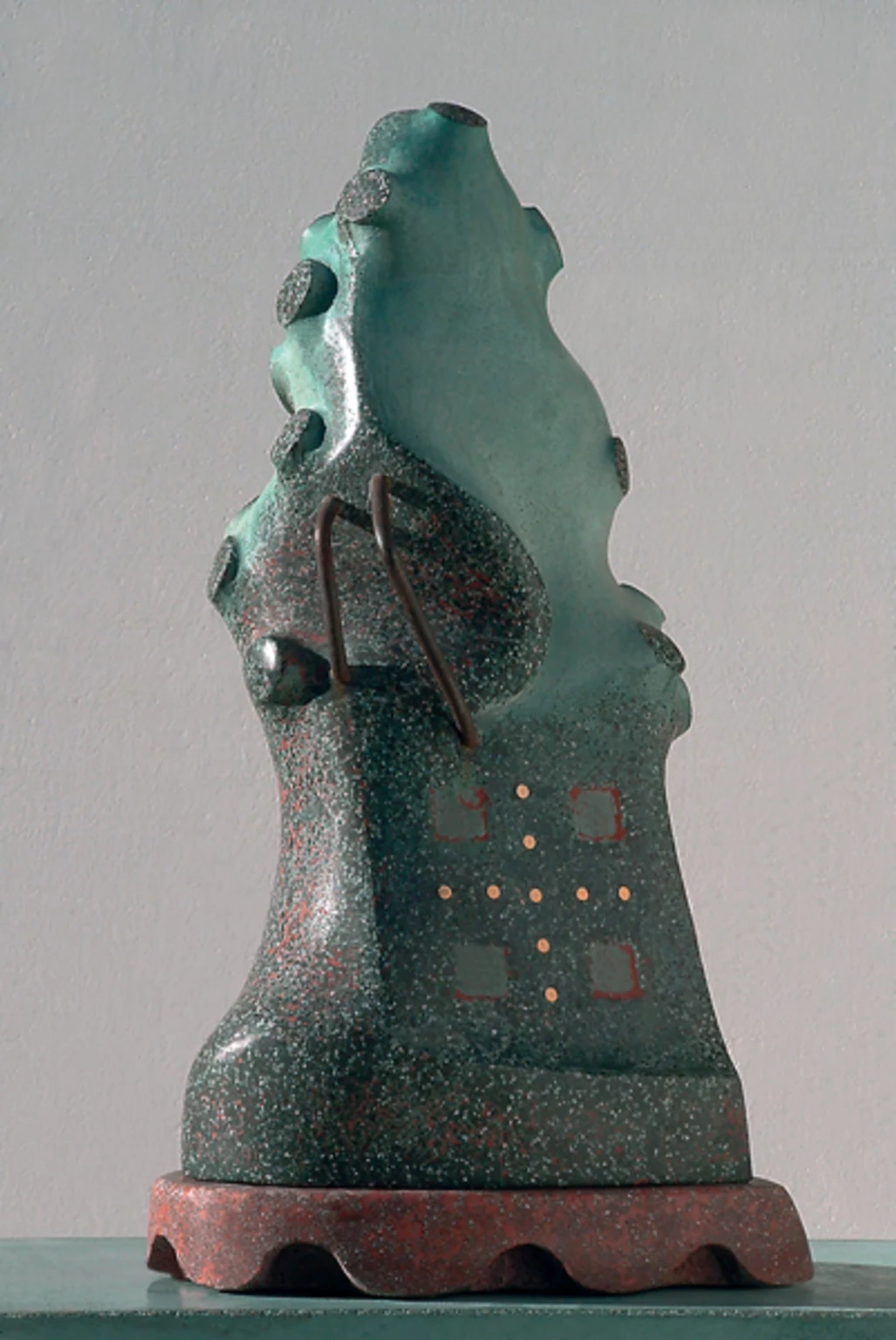 Spirál Transzformáció V., 1999 - anyagában színezett beton, 47 x 26 x 18 cm