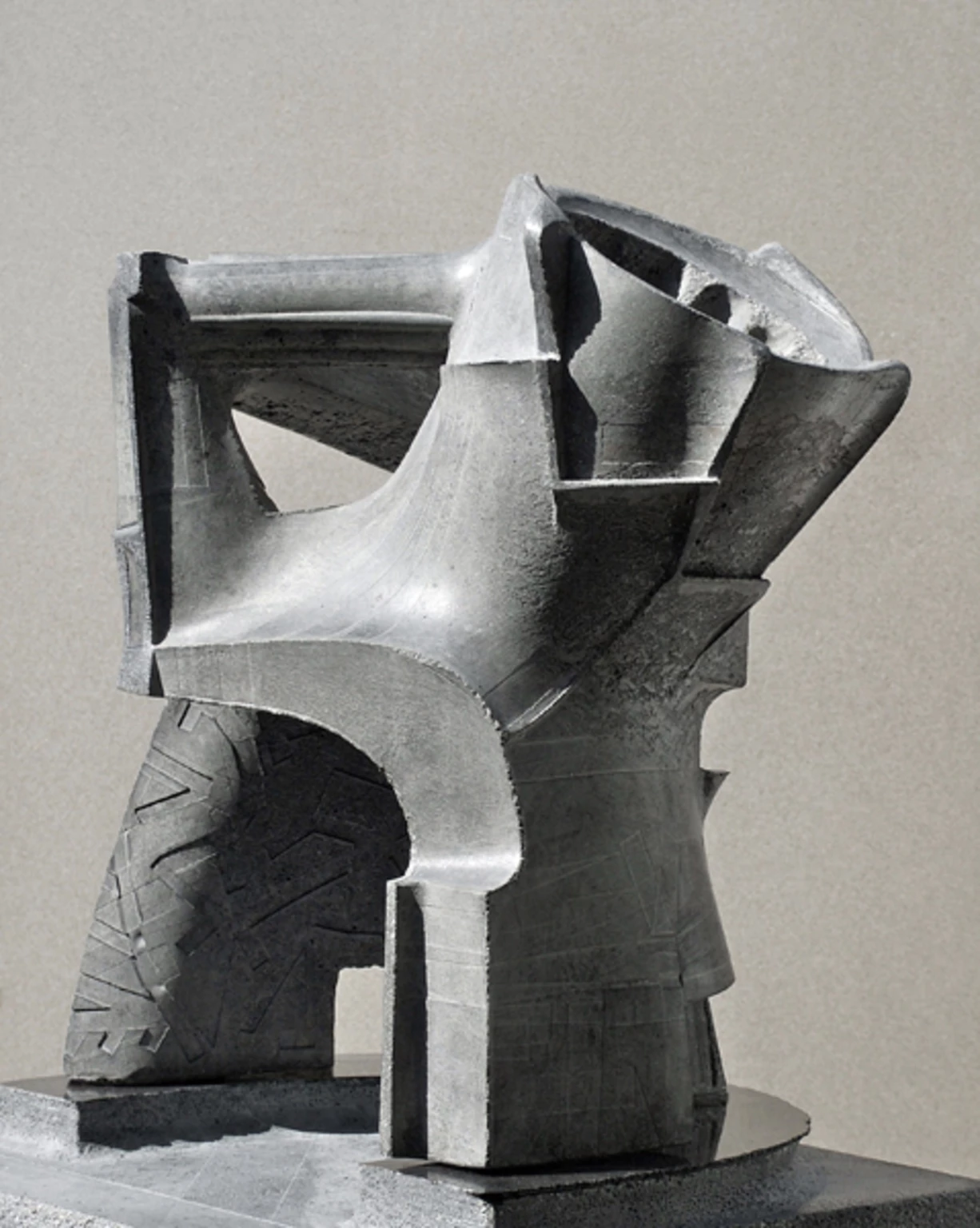 Felhőnéző, 2001 - anyagában színezett beton, 53 x 40 x 40 cm