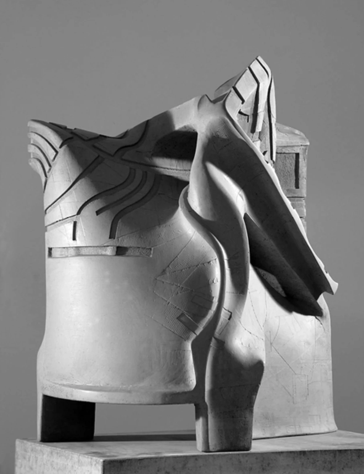 Quod Erat Demonstrandum I., 2003 - anyagában színezett és festett beton, 92 x 78 x 48 cm