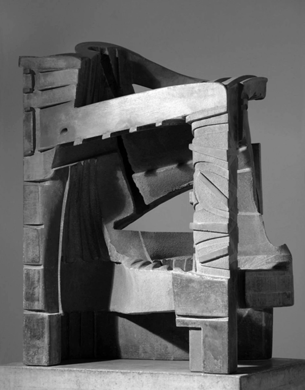 Quod Erat Demonstrandum II., 2003 - anyagában színezett és festett beton, 89 x 68 x 47 cm