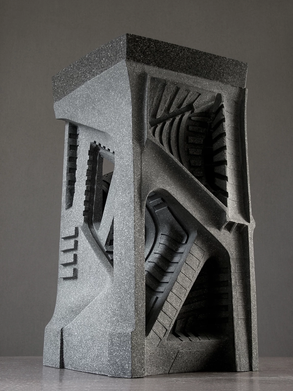 Soá II., 2007 - beton, 82 x 42 x 40 cm