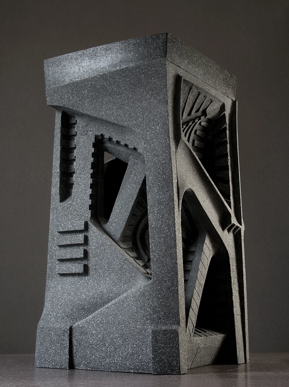 Soá II., 2007 - beton, 82 x 42 x 40 cm