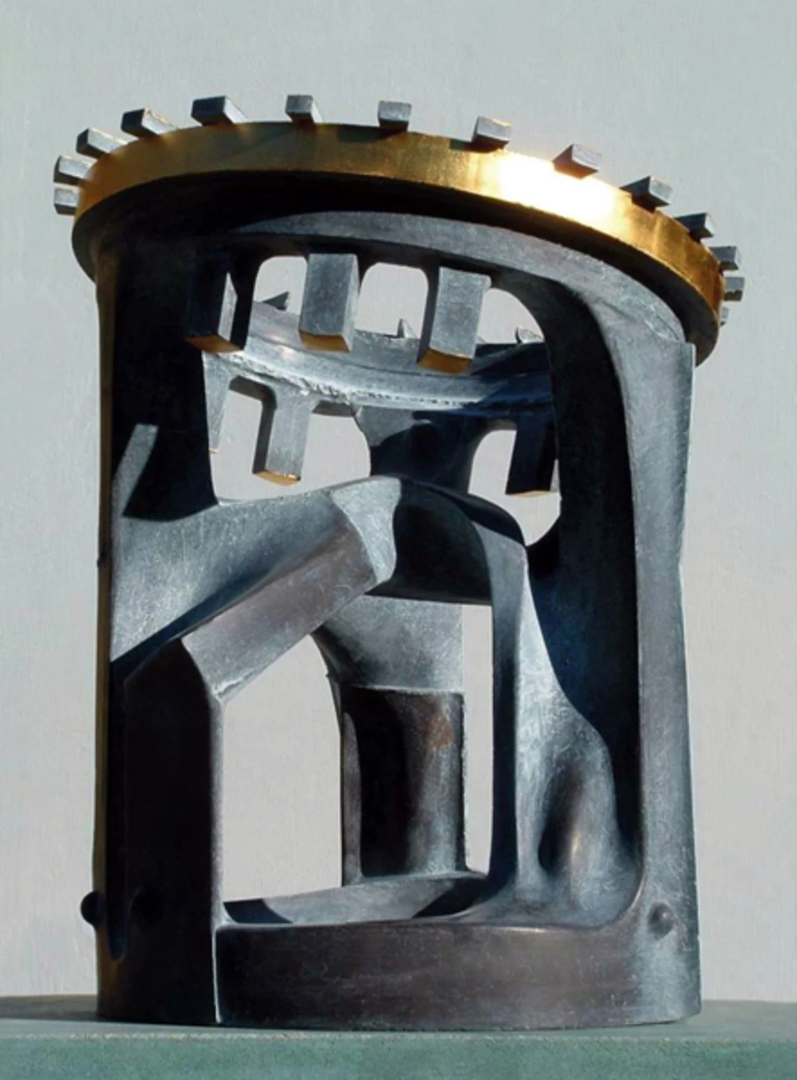 Ré kereső, 2004 - anyagában színezett és festett beton, arany, 72 x 60 x 60 cm