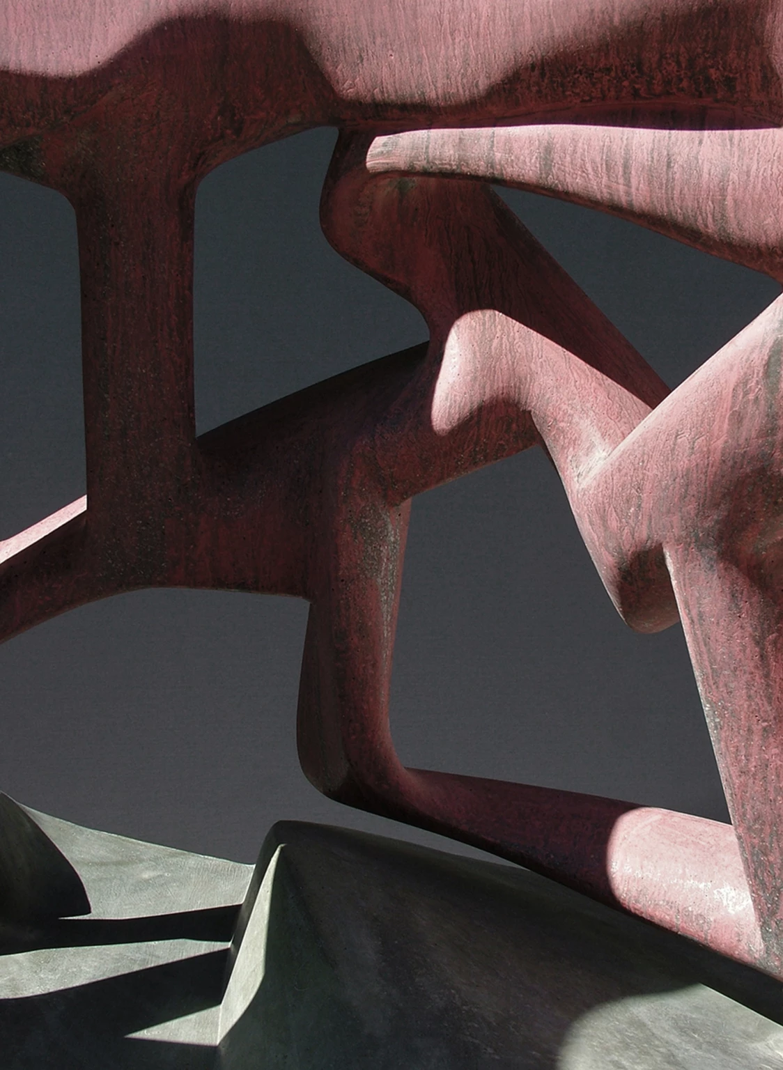 Kapu, 2010 - anyagában színezett és festett beton, 50 x 60 x 94 cm