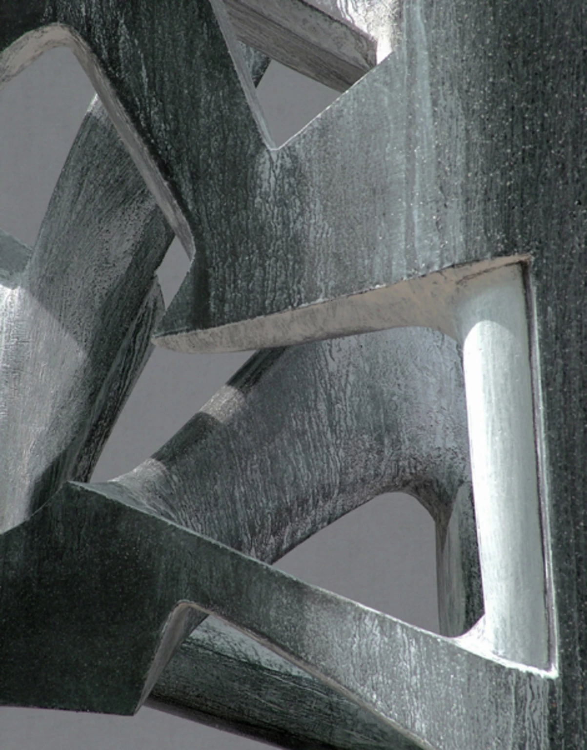 B, 2010 - anyagában színezett és festett beton, 68 x 37 x 48 cm