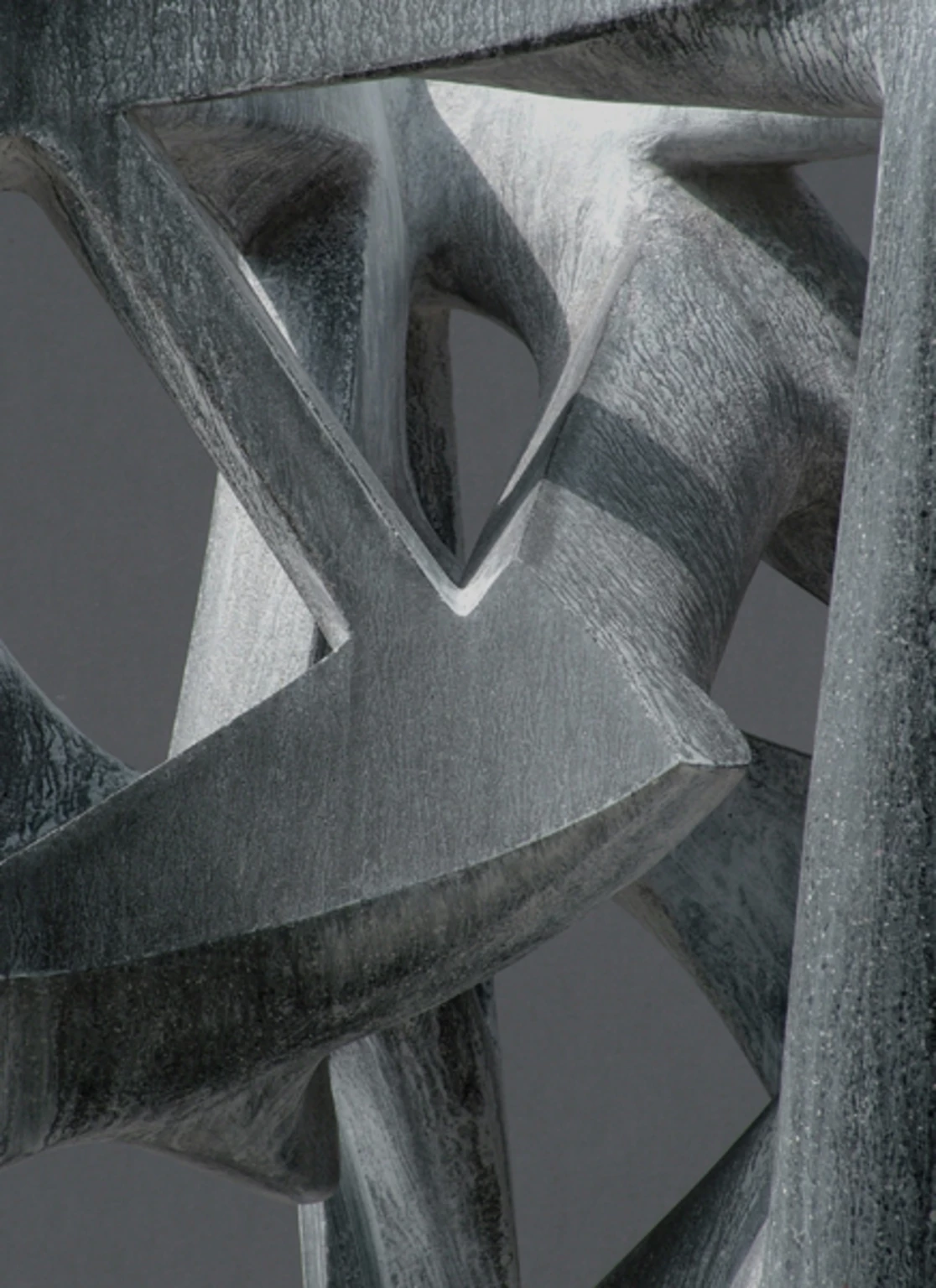 B, 2010 - anyagában színezett és festett beton, 68 x 37 x 48 cm