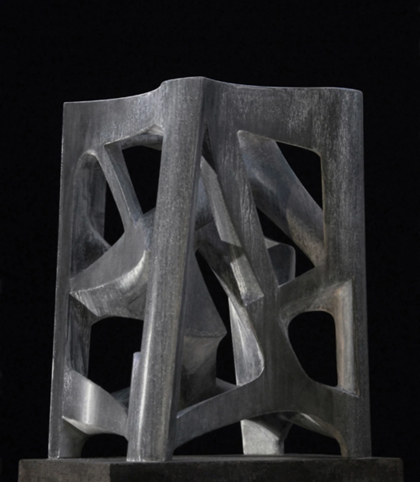 B, 2010 - anyagában színezett és festett beton, 68 x 37 x 48 cm