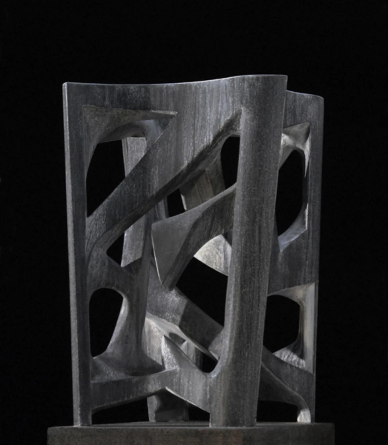 B, 2010 - anyagában színezett és festett beton, 68 x 37 x 48 cm