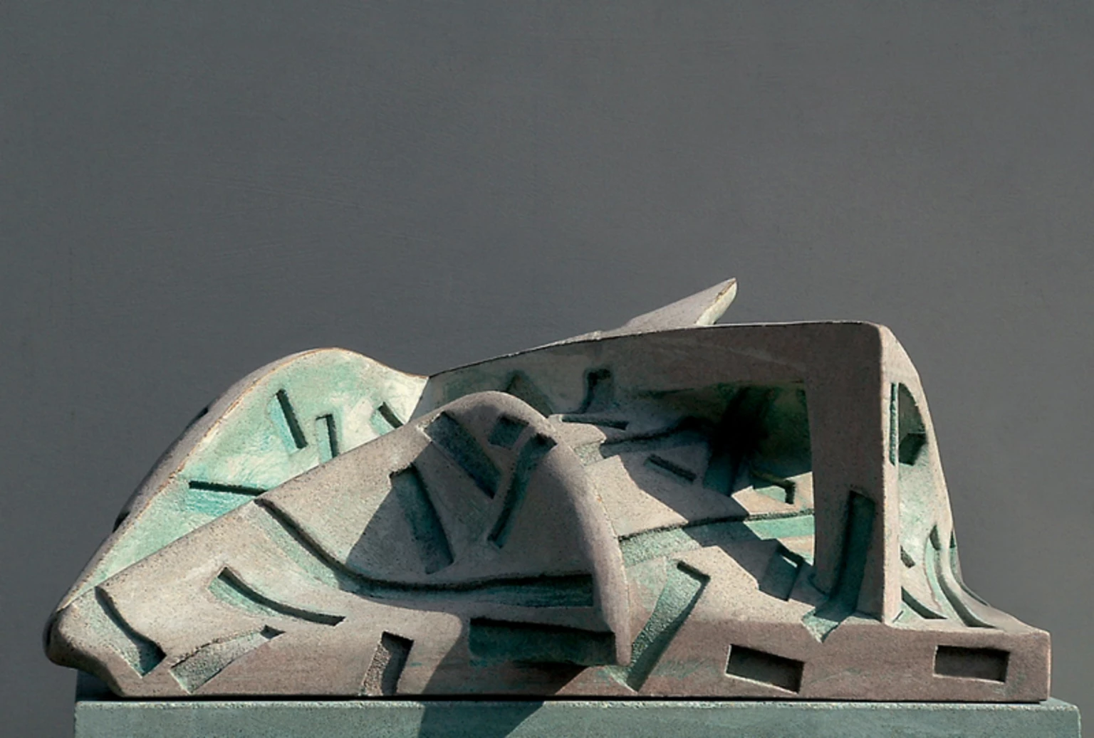 Újabb hegyek I., 1988 - anyagában színezett beton, 25 x 25 x 58 cm