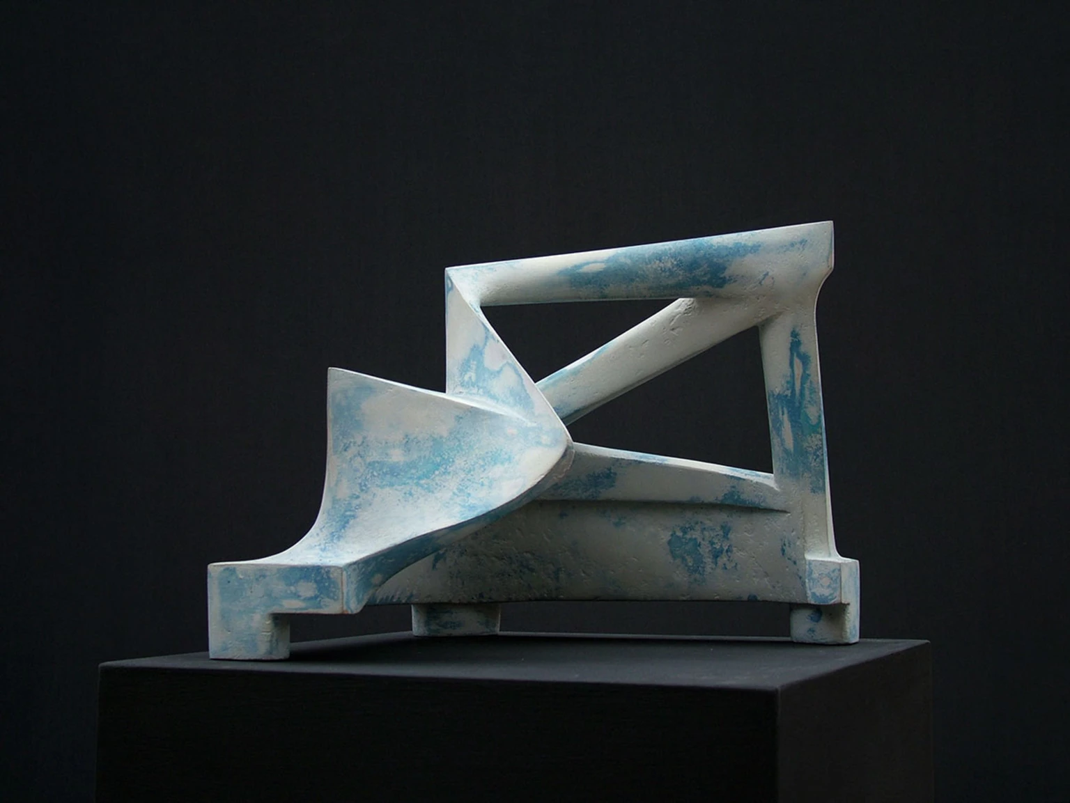 Architektonikus vázlat I., 1990 - festett gipsz, 22,7 x 26,5 x 26,5 cm