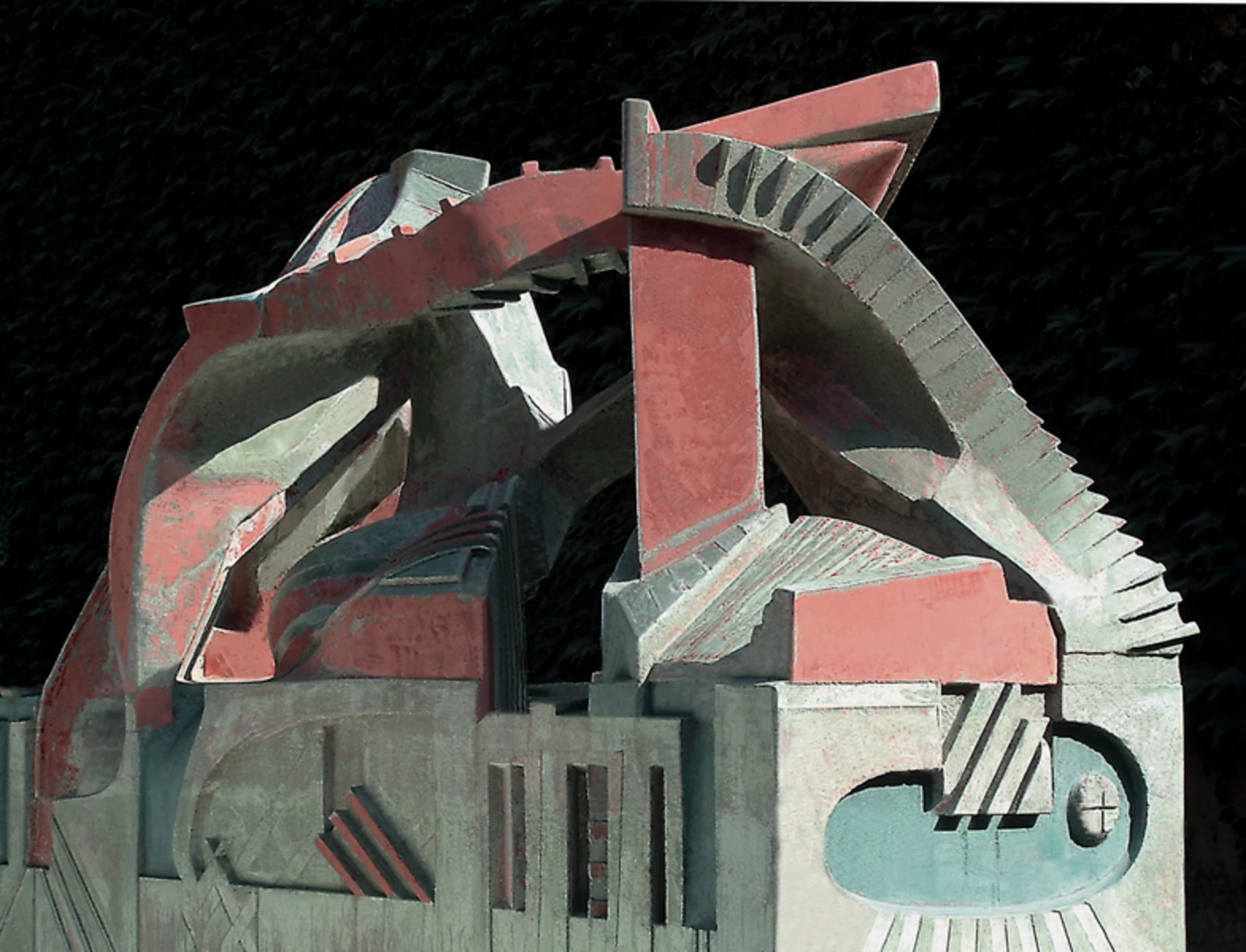 Új architektonika, 2002 - anyagában színezett és festett beton, 92 x 140 x 50 cm
