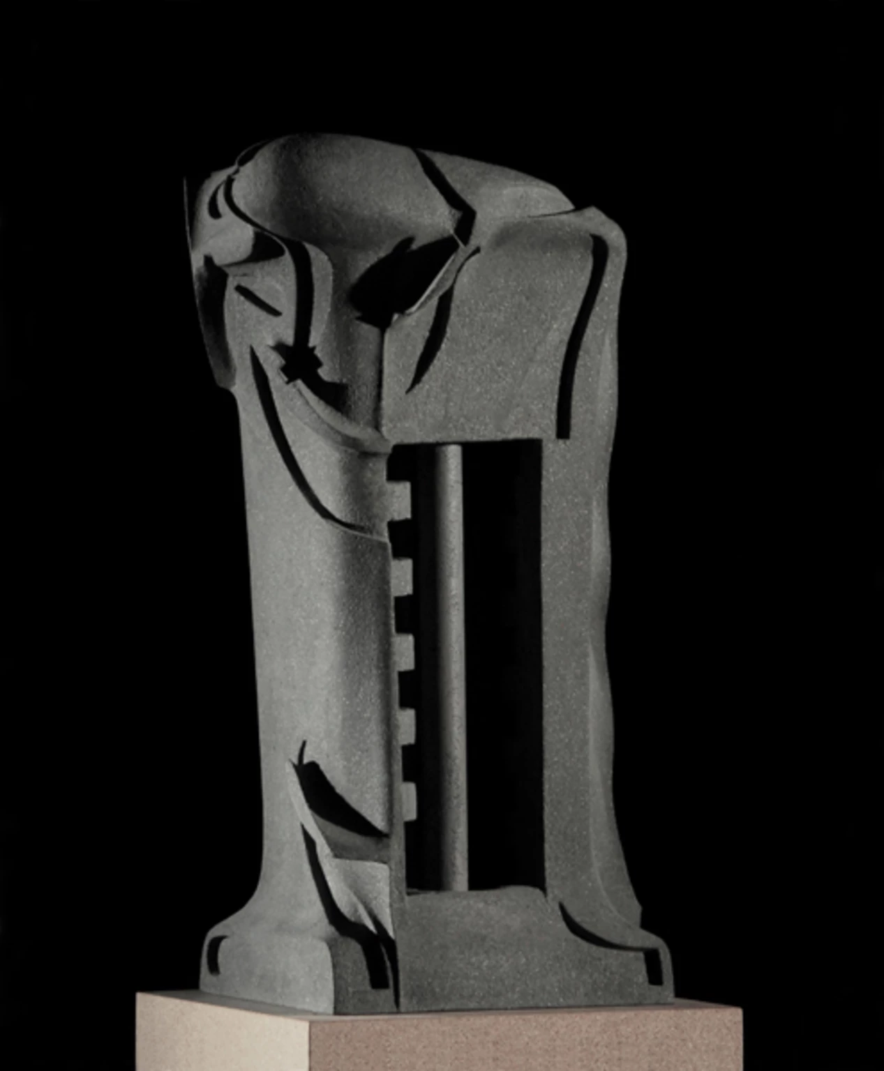 Eső előtt, tűz után I., 2009 - beton, 70 cm