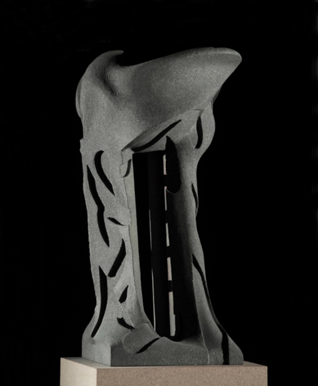 Eső előtt, tűz után II., 2009 - beton, 68 cm