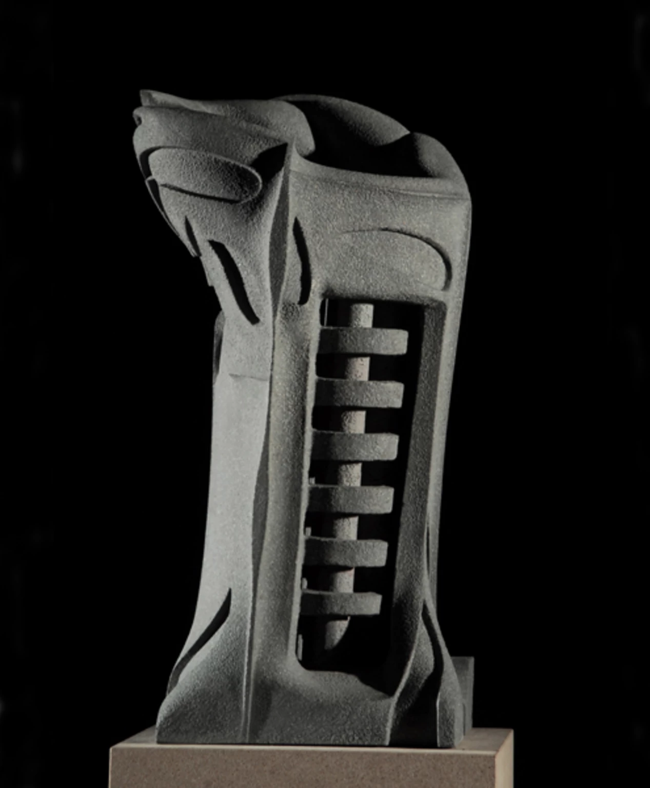 Eső előtt, tűz után IV., 2009 - beton, 70 cm