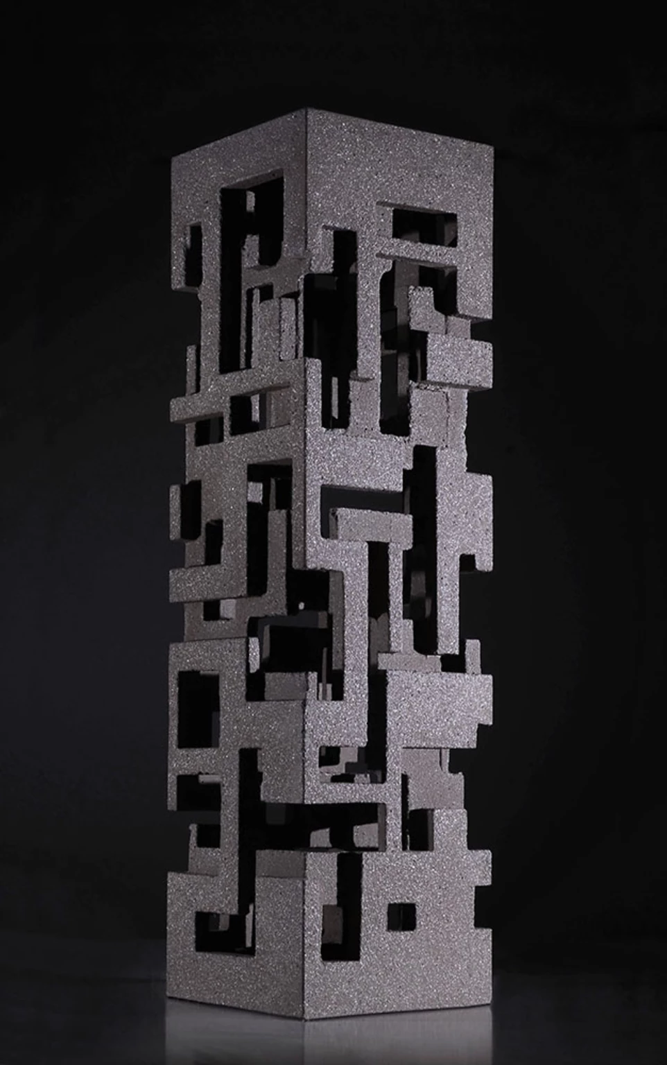 Útvesztő, 2011 - beton, 84 x 23 x 23 cm