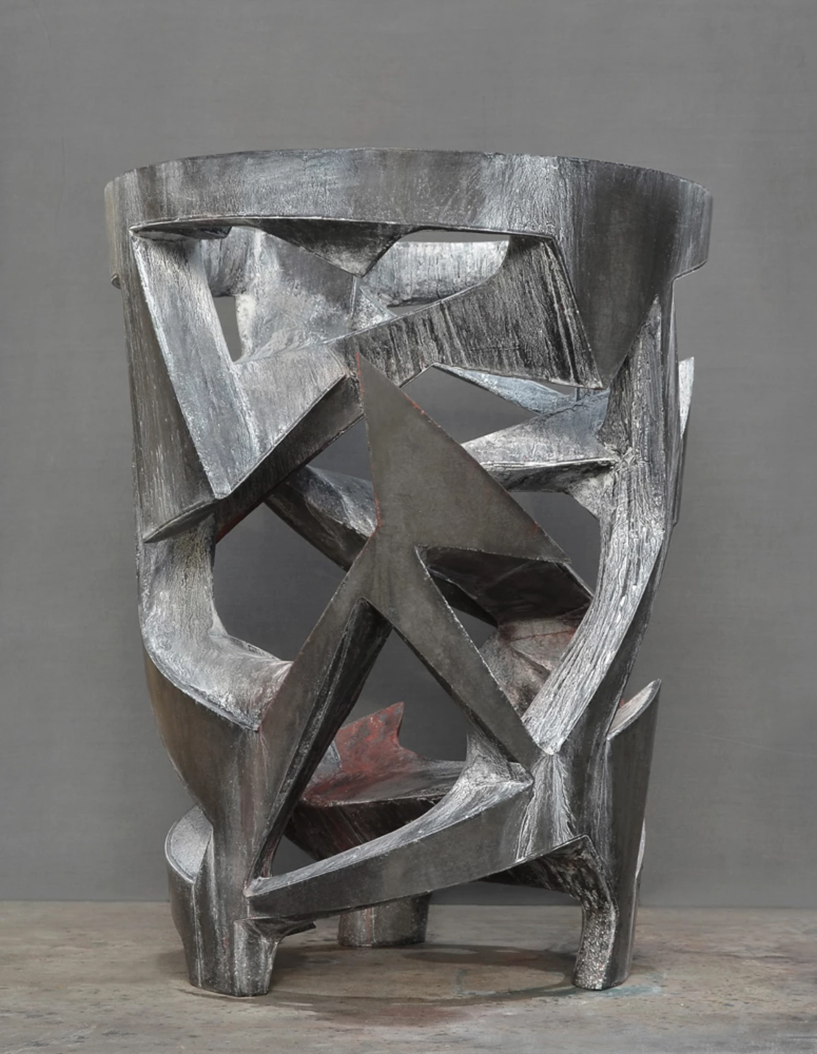 Behatolás, 2012 - anyagában színezett és festett beton, 68 x 54 x 54 cm