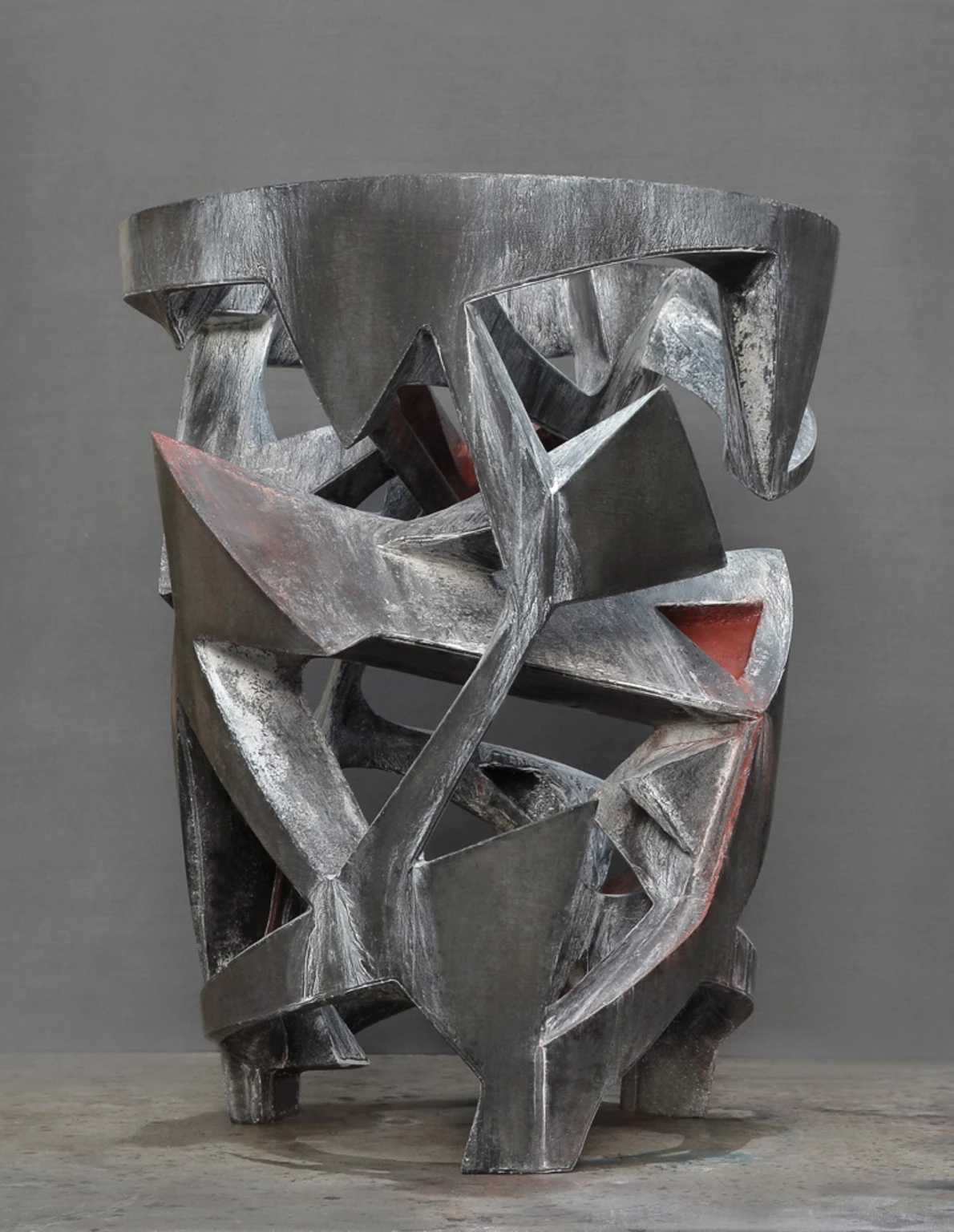 Behatolás, 2012 - anyagában színezett és festett beton, 68 x 54 x 54 cm