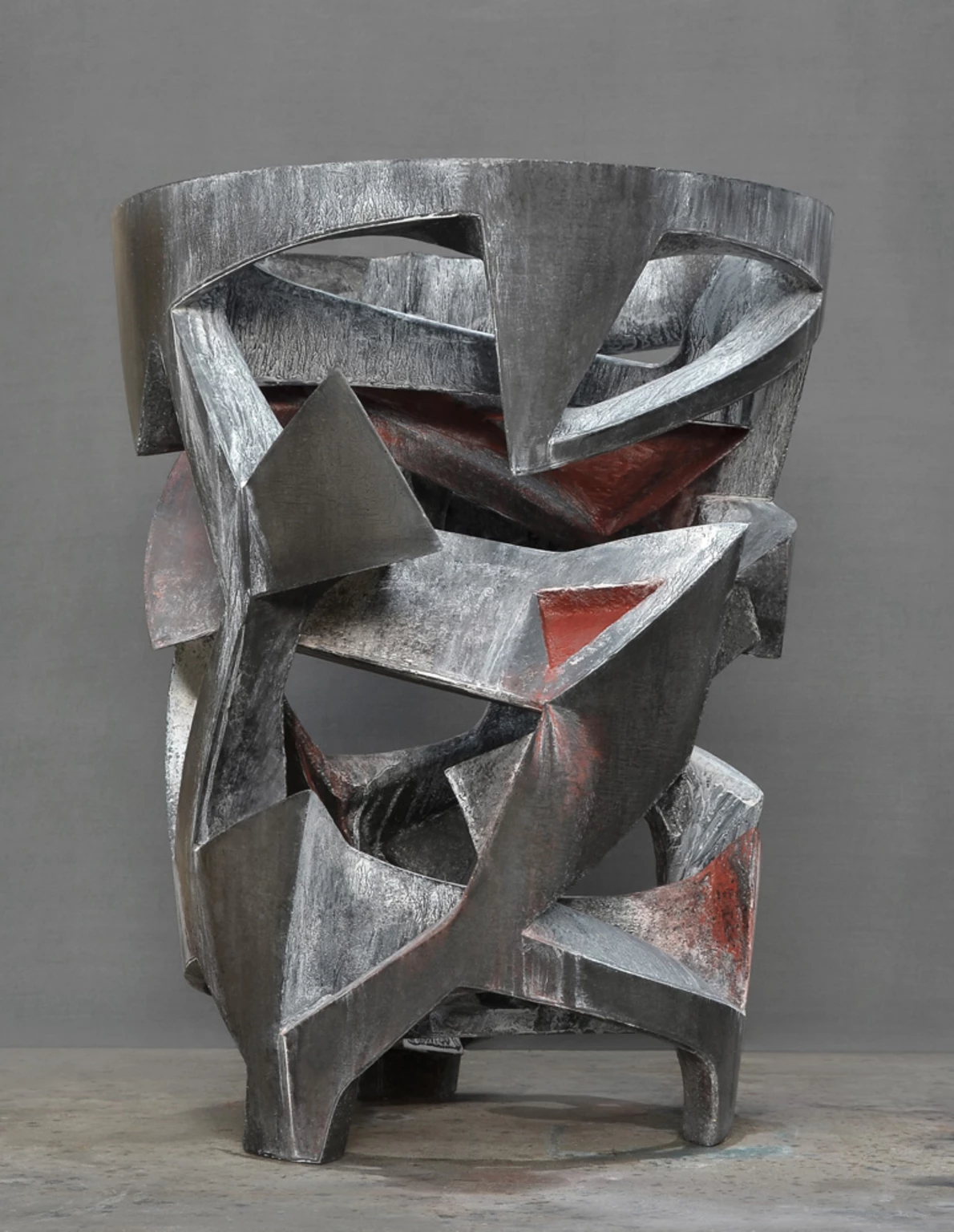 Behatolás, 2012 - anyagában színezett és festett beton, 68 x 54 x 54 cm