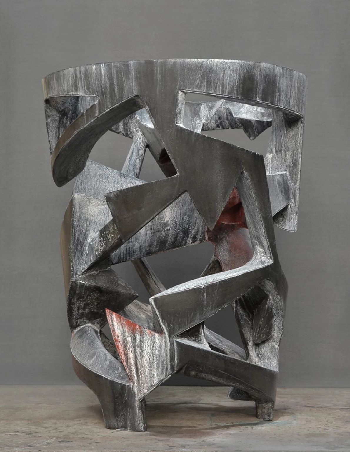 Behatolás, 2012 - anyagában színezett és festett beton, 68 x 54 x 54 cm