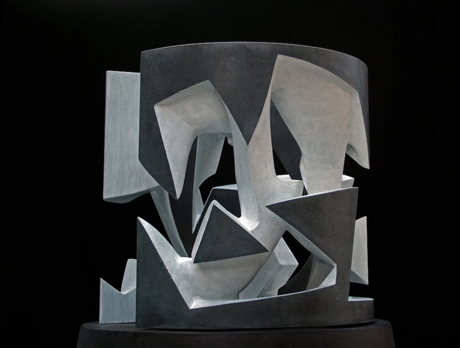 Szobor negatívban, 2012 - anyagában színezett és festett beton, 60 x 56 x 56 cm