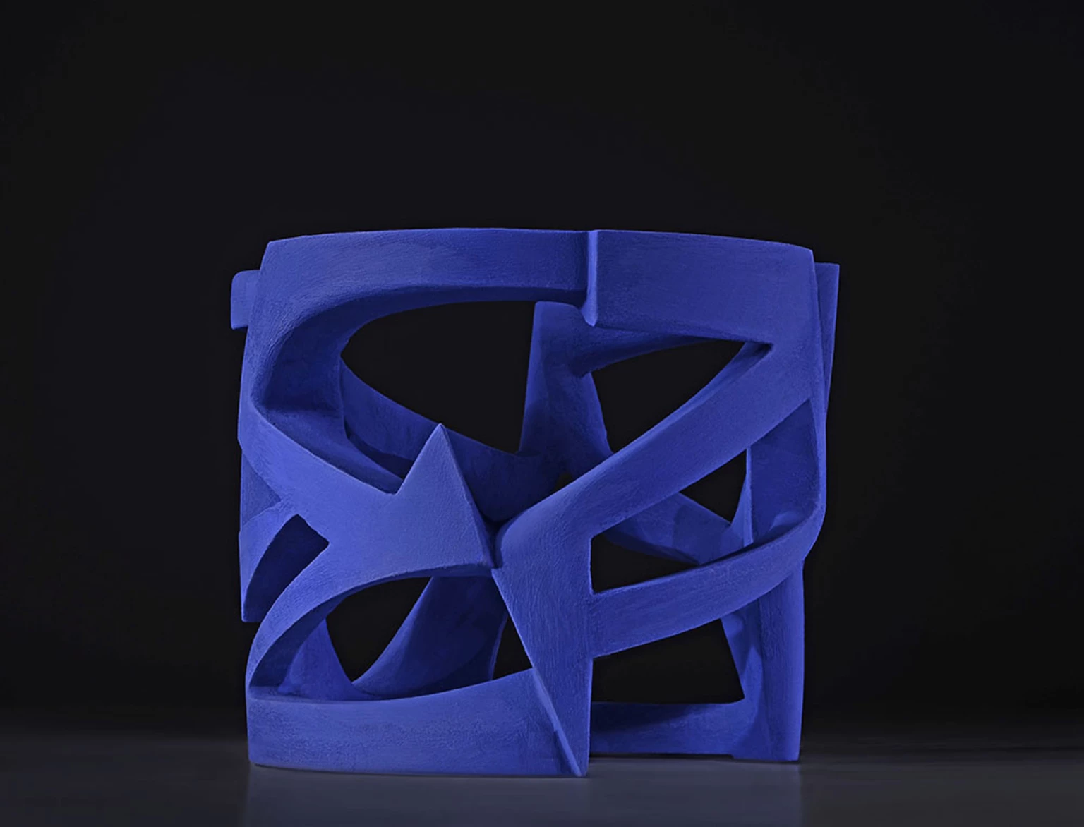 Tanulmány, 2015 - festett beton, 25 x 30 x 30 cm