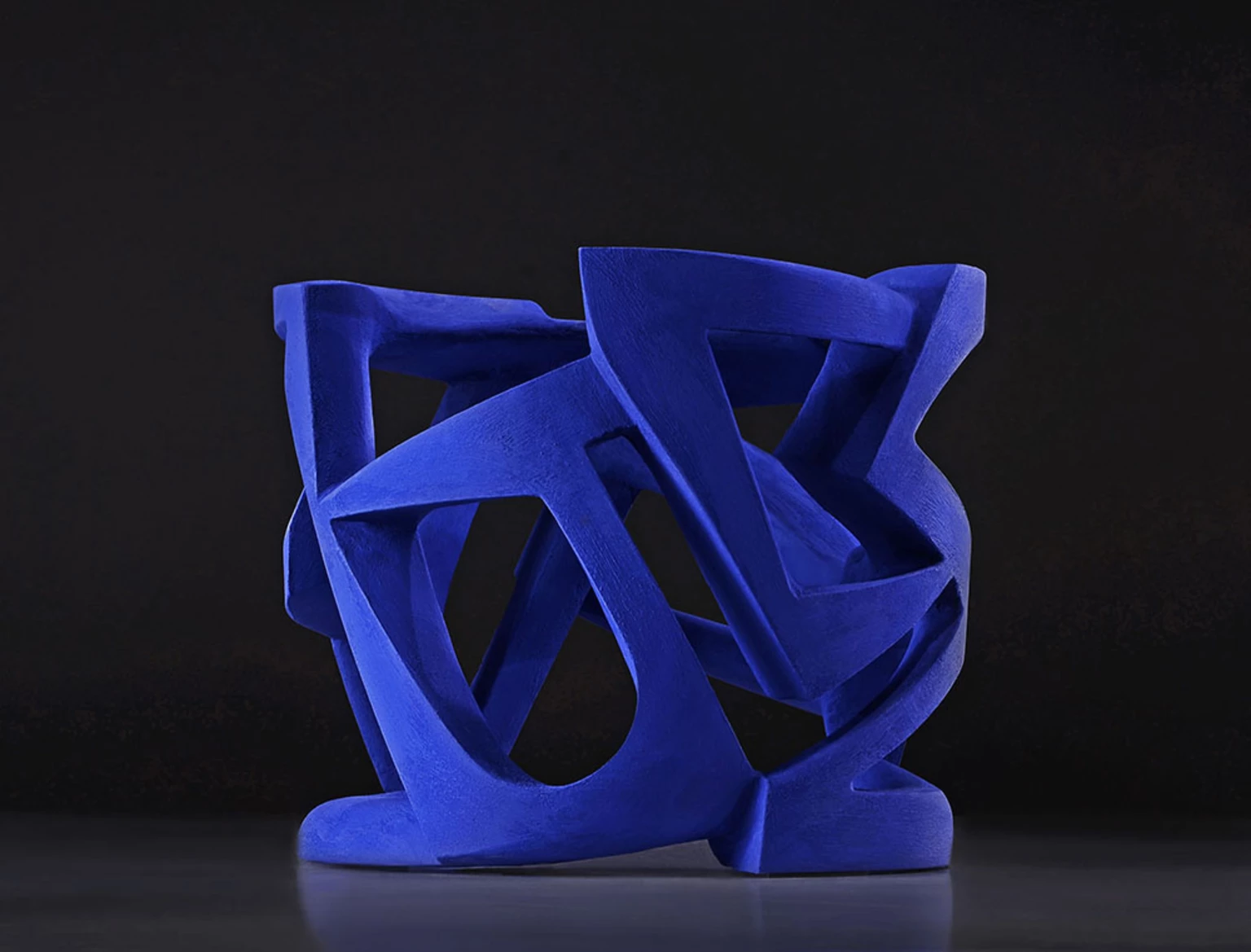 Tanulmány, 2015 - festett beton, 25 x 30 x 30 cm