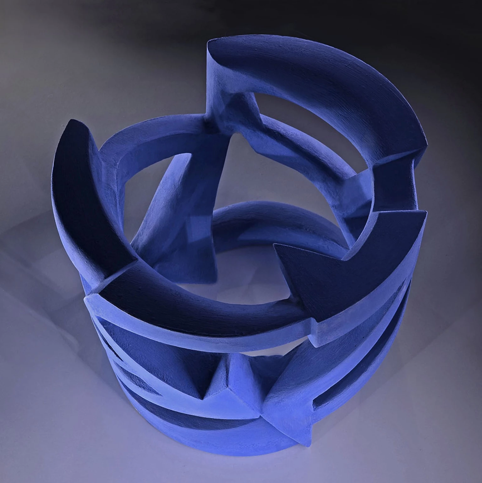 Tanulmány, 2015 - festett beton, 25 x 30 x 30 cm