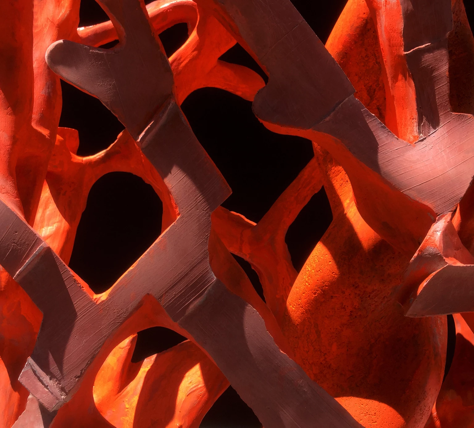 Védett pozíció (részlet), 2016 - festett beton, 56 x 49 x 32 cm