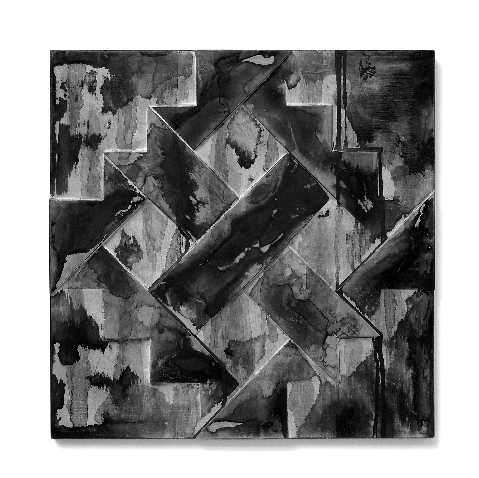 Árnyak I., 2018 - festett beton relief, 50 x 50 x 1,5 cm