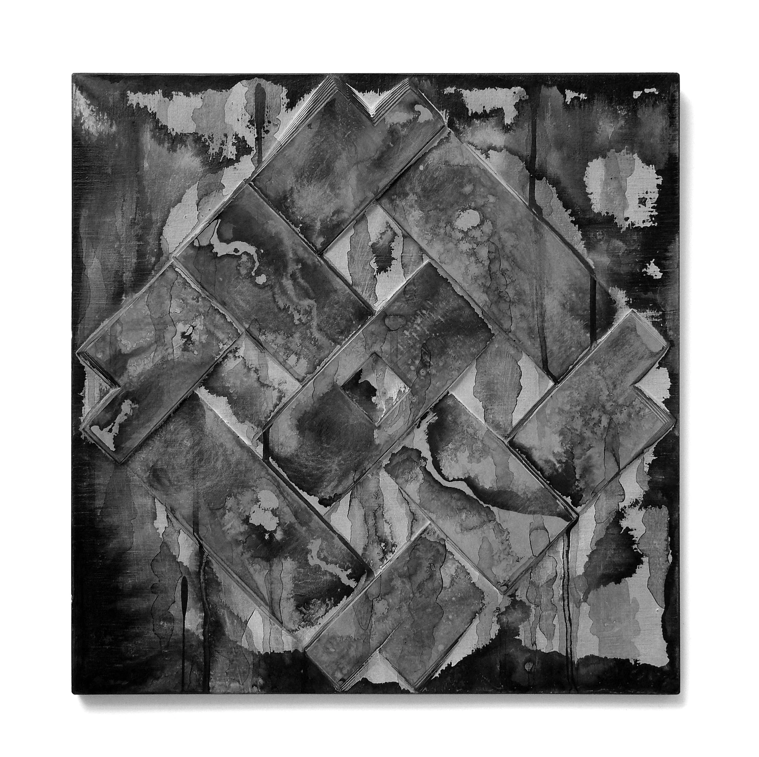 Árnyak II., 2018 - festett beton relief, 50 x 50 x 1,5 cm