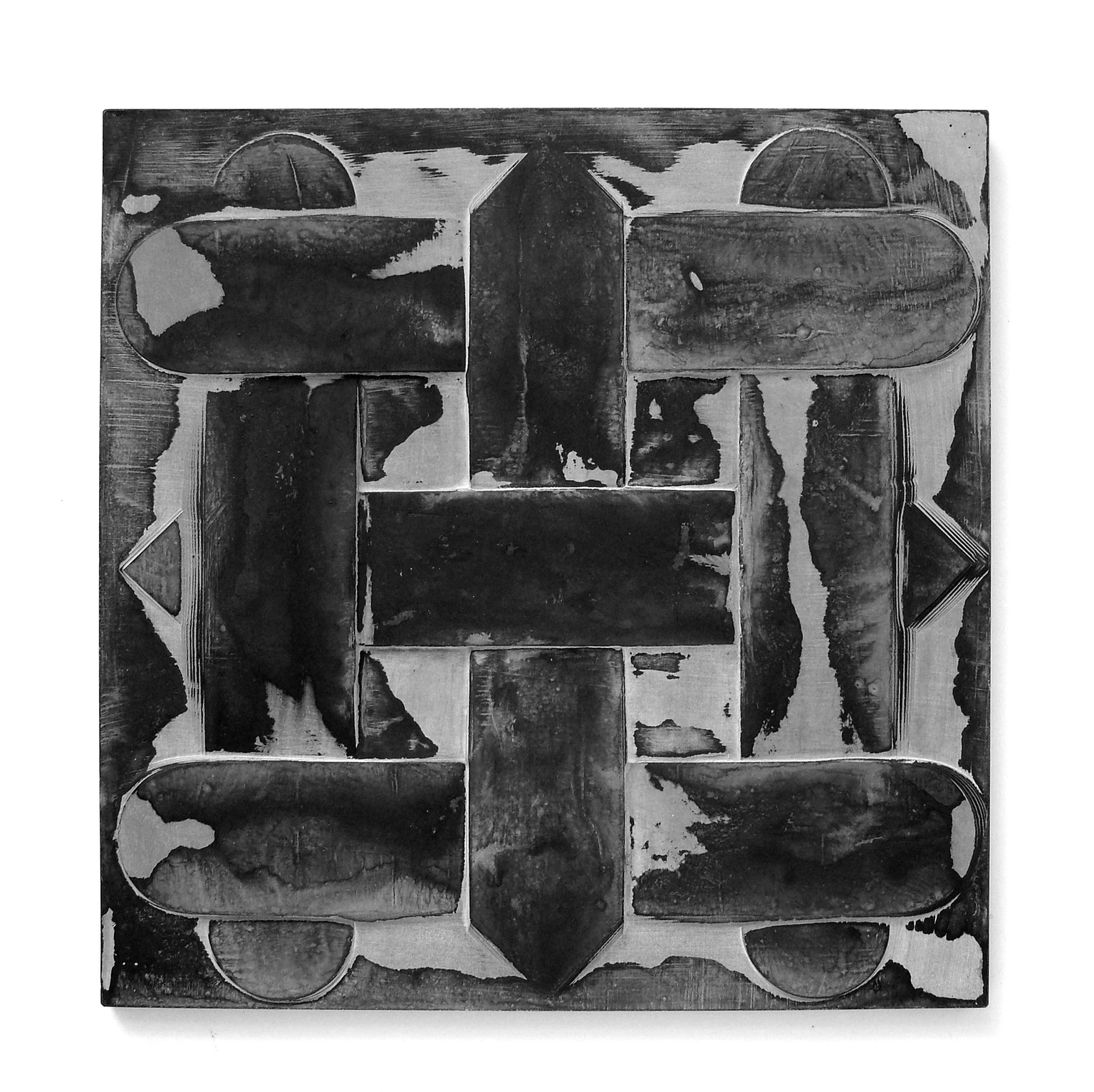 Árnyak III., 2018 - festett beton relief, 50 x 50 x 1,5 cm