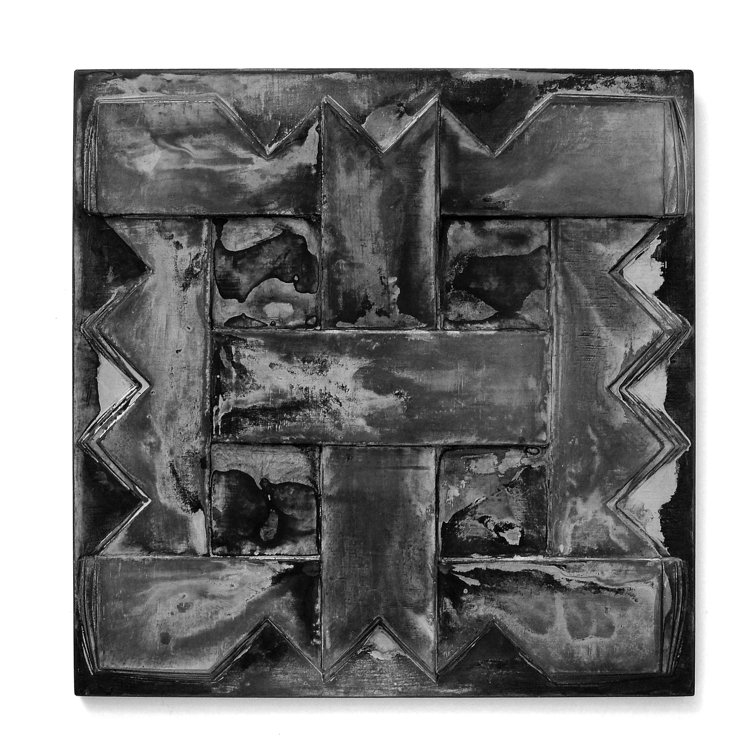 Árnyak V., 2018 - festett beton relief, 50 x 50 x 1,5 cm