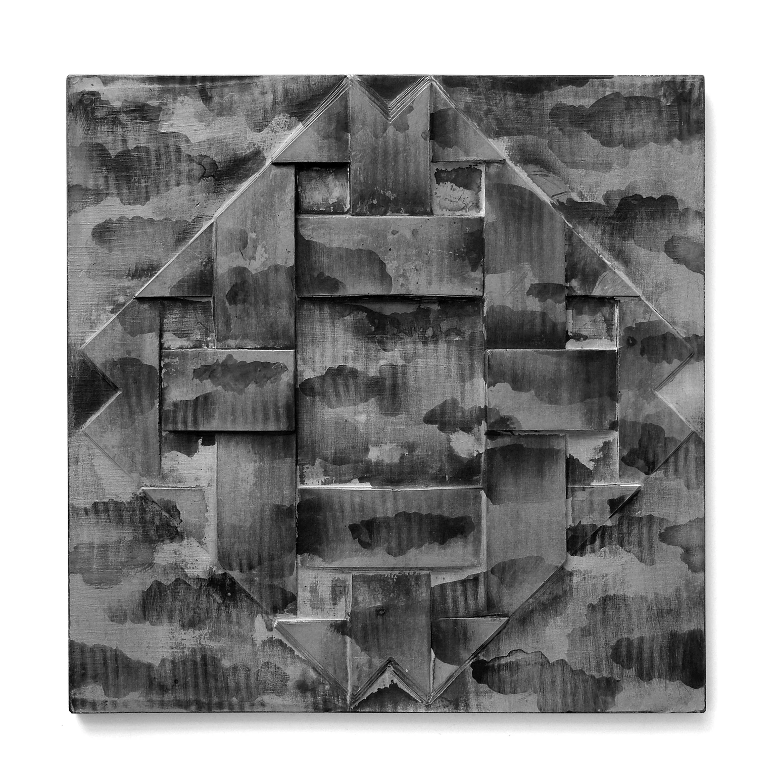 Árnyak VII., 2018 - festett beton relief, 50 x 50 x 1,5 cm