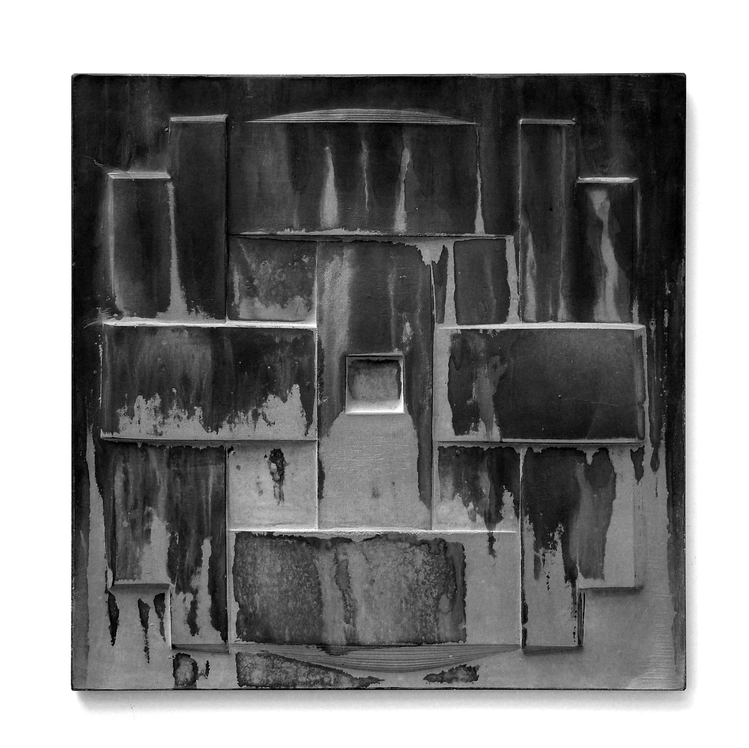 Árnyak XVI., 2018 - festett beton relief, 45 x 45 x 1,5 cm