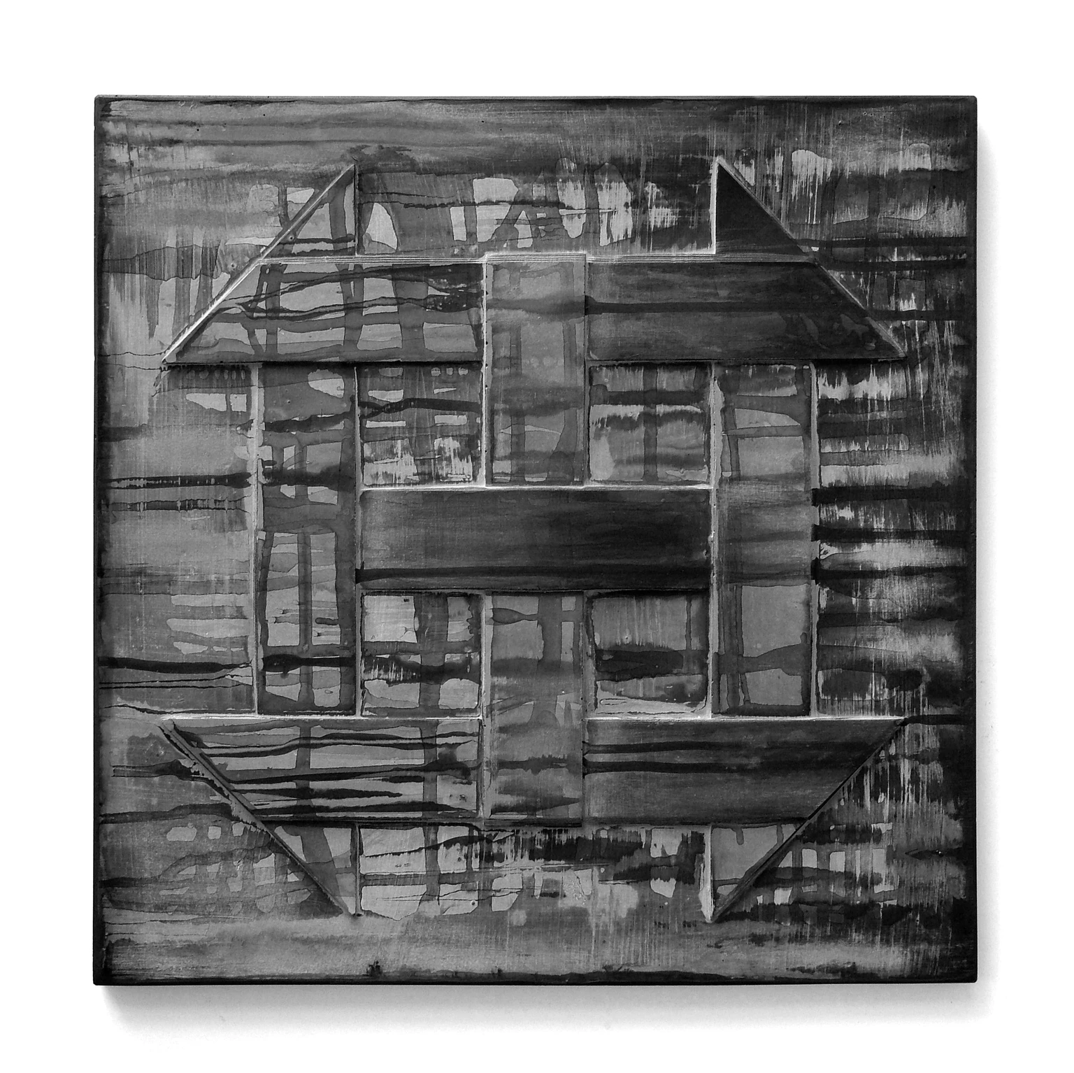 Árnyak XVIII., 2018 - festett beton relief, 45 x 45 x 1,5 cm