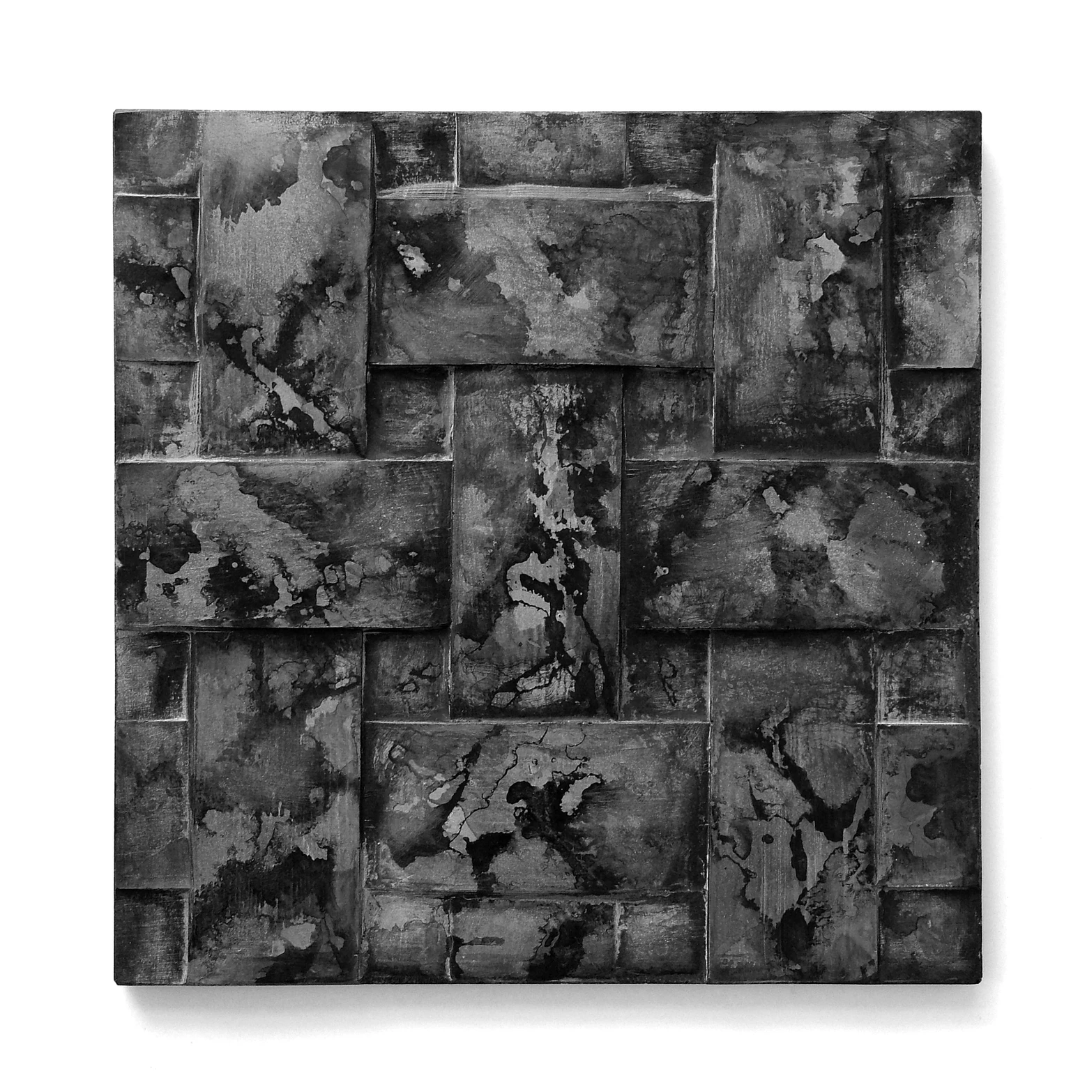 Árnyak XXIV., 2018 - festett beton relief, 40 x 40 x 1,5 cm