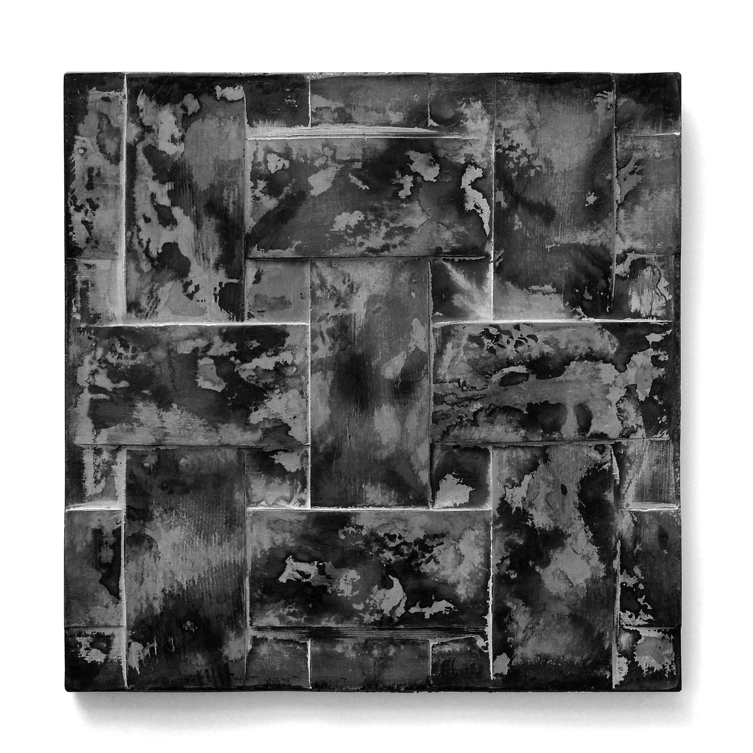 Árnyak XXVI., 2018 - festett beton relief, 40 x 40 x 1,5 cm