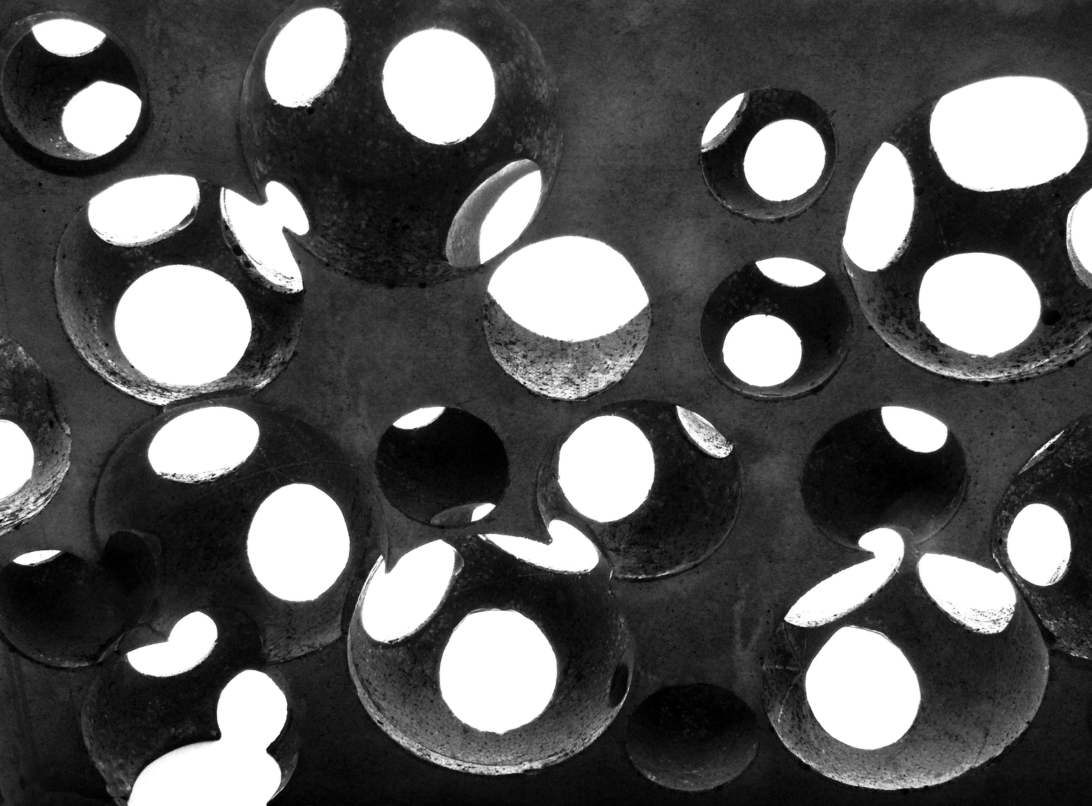 Tanulmány gömbökkel, 2018 - beton, 20,5 x 32 x 4,9 cm