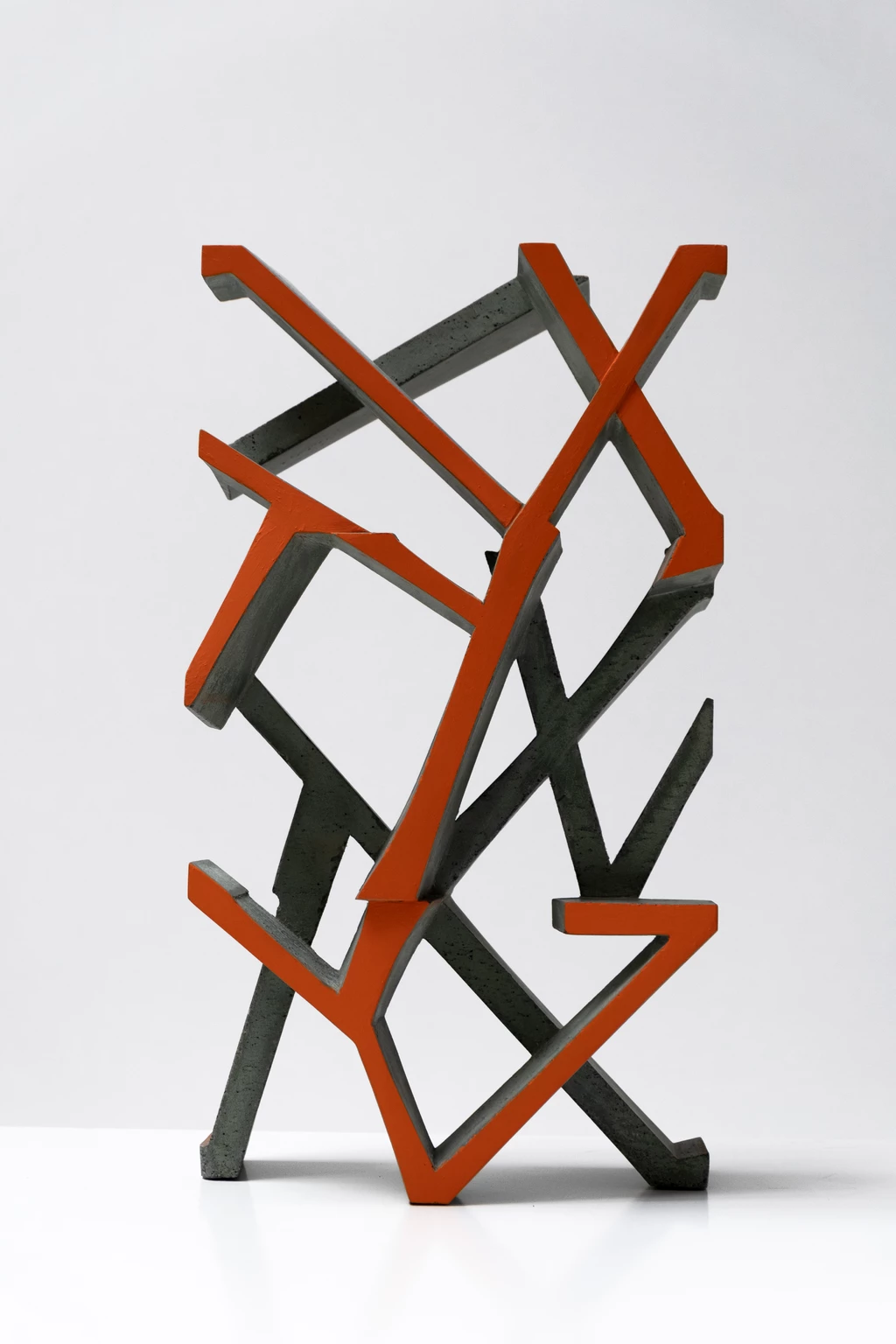 Biner 1., 2020 - anyagában színezett és festett beton, 52,5 x 29,5 x 16 cm