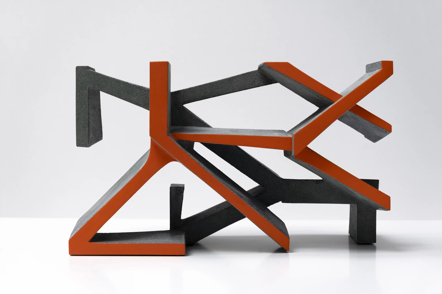 Biner 2., 2020 - anyagában színezett és festett beton, 29 x 22 x 49 cm