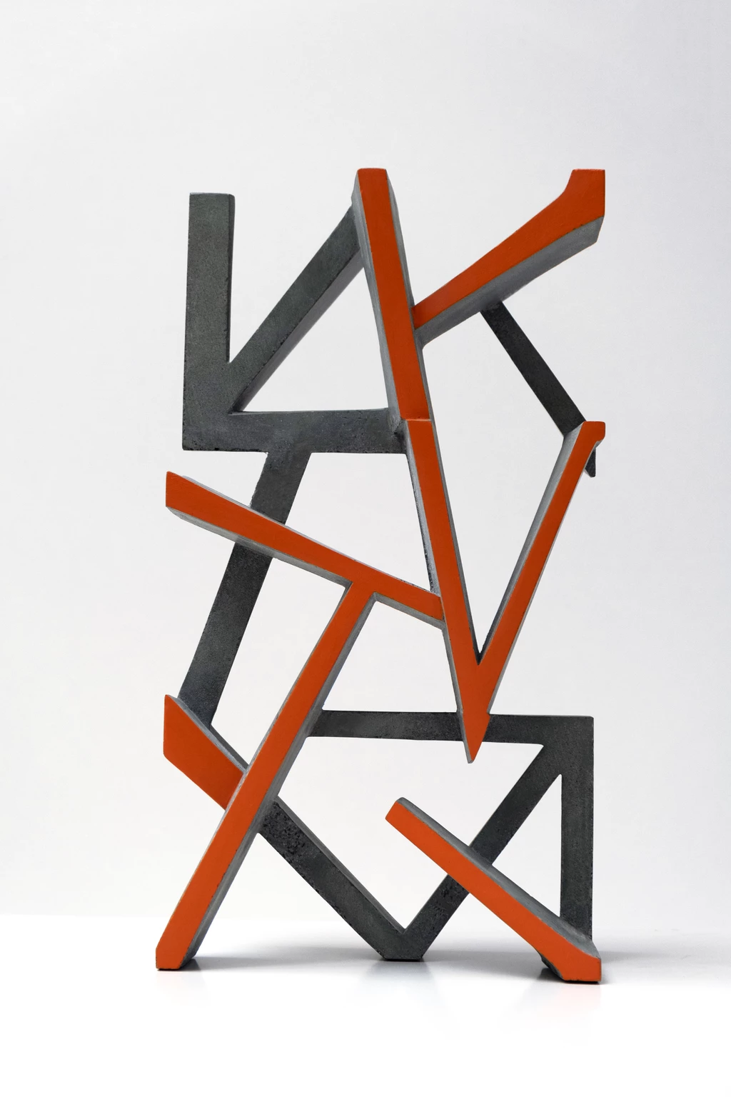 Biner 6., 2020 - anyagában színezett és festett beton, 55 x 30 x 16 cm