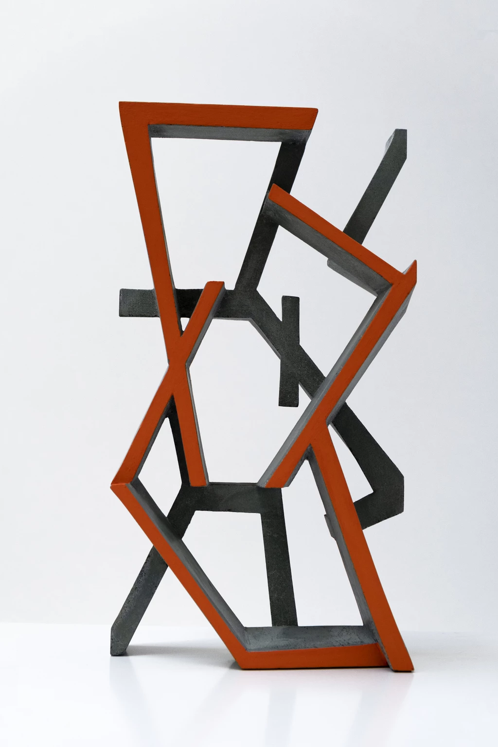 Biner 9., 2020 - anyagában színezett és festett beton, 55 x 30 x 15,5 cm