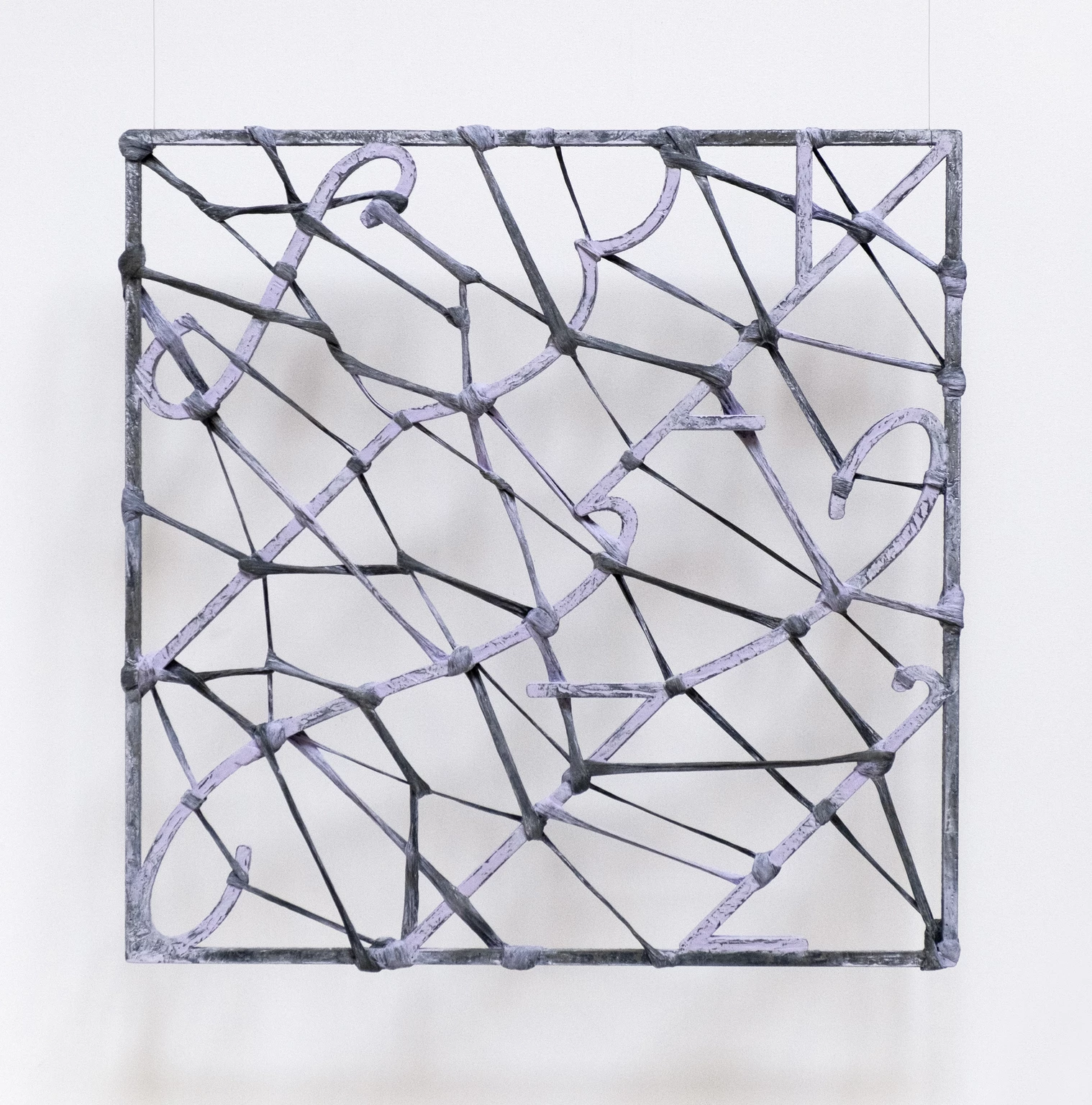 Bűvös számok, 2022 - festett beton, CFCM kompozit, 57 x 57 x 2 cm