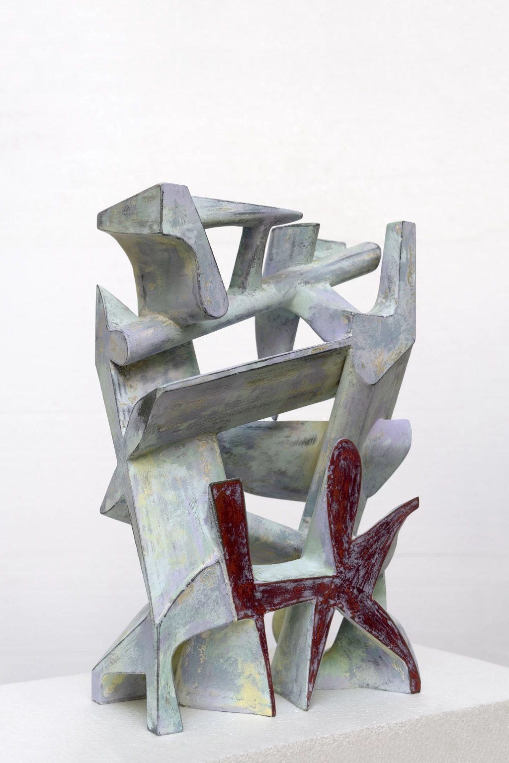 Vágyakozás 1., 2022 - anyagában színezett és festett beton, 40,5 x 25 x 12 cm