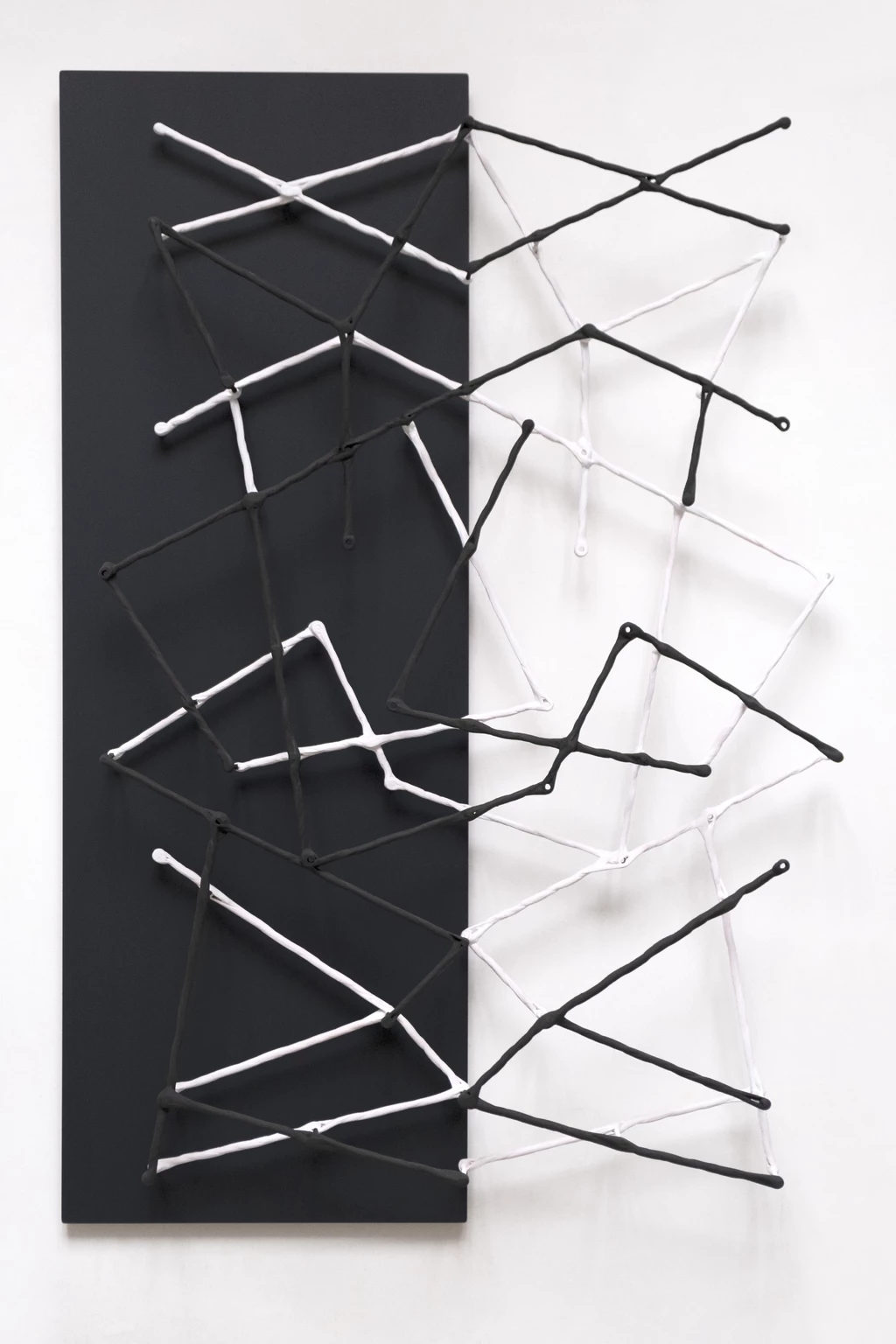 Kifeszítve - Két színű maszk 3., 2025 - CFCM kompozit, 150 x 102 x 13 cm